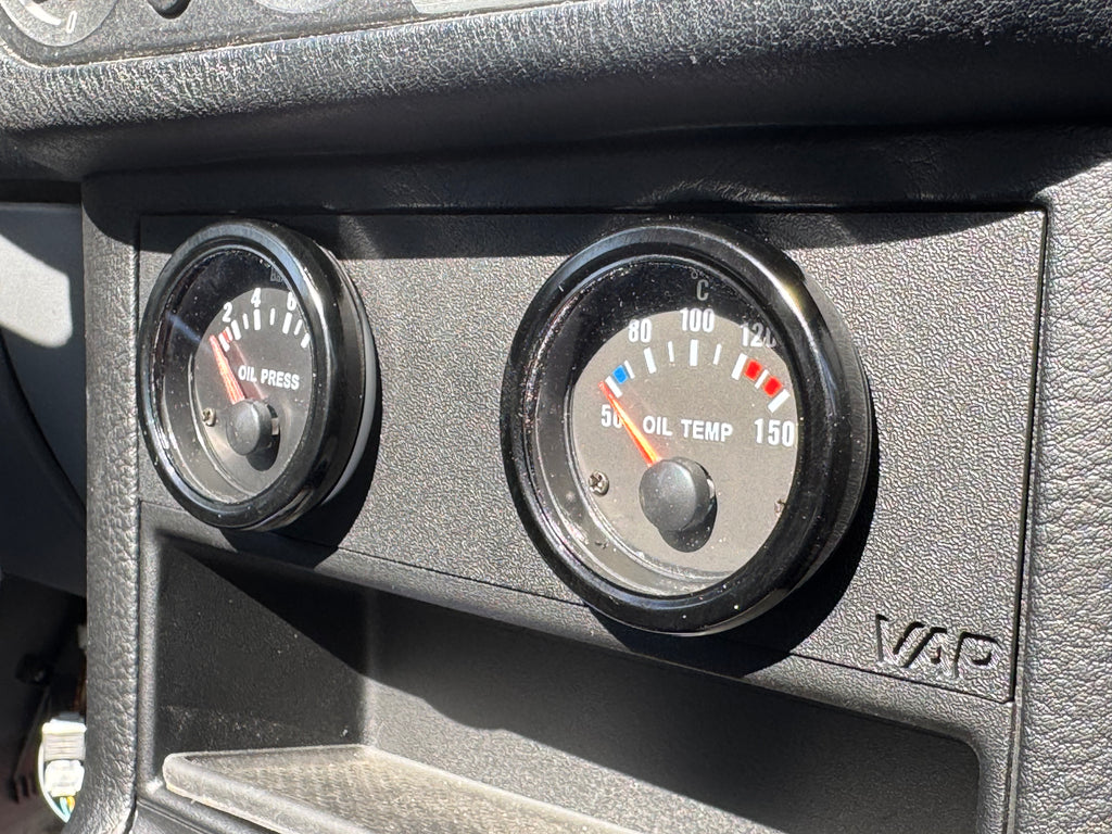 BMW E36 console gauge face fitment photo in center console