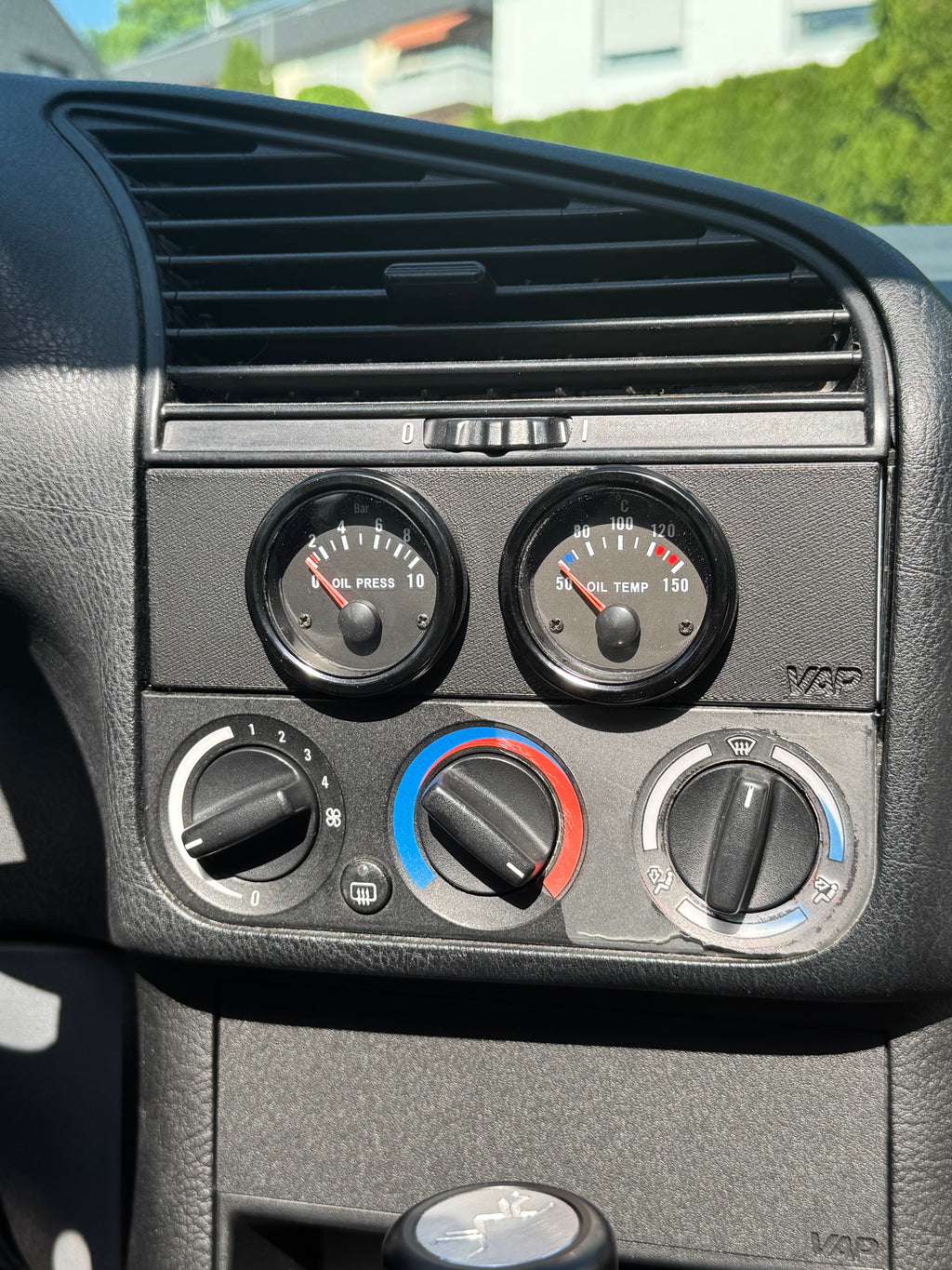 BMW E36 DIN radio plate installed detail photo